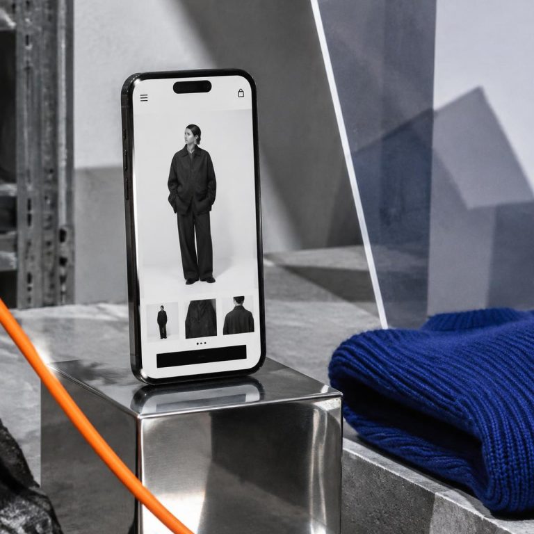 hero-mobile-fashion-store